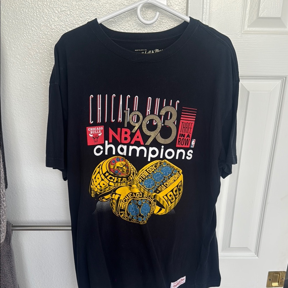 Heavyweight Mitchell & Ness Black Chicago Bulls NBA Champions T-Shirt Size XL